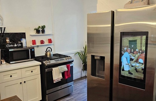 Cabbagetown Apartment | 4 Minutes to Downtown by the Atlanta Beltline Trail in the Cabbagetown Neighborhood