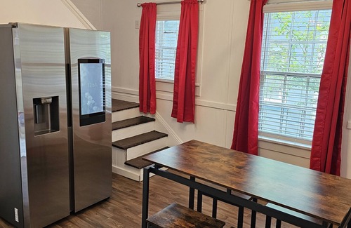 Cabbagetown Apartment | 4 Minutes to Downtown by the Atlanta Beltline Trail in the Cabbagetown Neighborhood