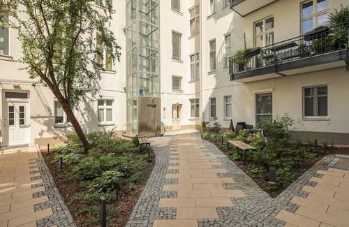 West Berlin Centre Apartment | 4 person old building near Kurfürstendamm