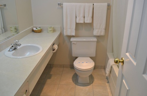 Lillooet Hotel | 4 Pines Motel