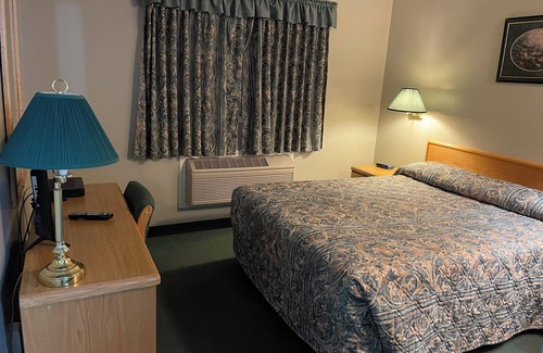 Lillooet Hotel | 4 Pines Motel