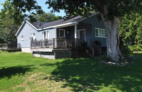 Victoria Road Cottage | 4 season cottage by Balsam Lake - 3 bedroom 2 Bathroom