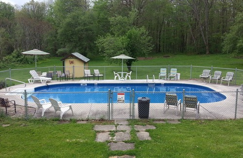 Chalk Hill House | 4 season enjoyment on sprawling 70 acre estate including PRIVATE pool!