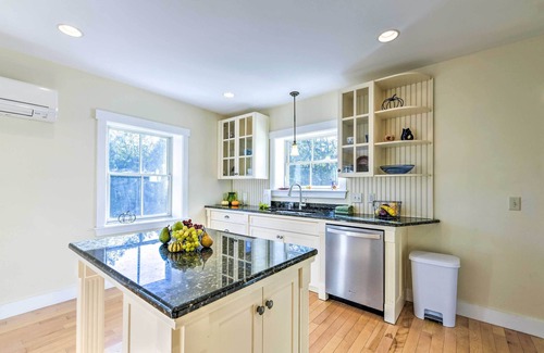 Richmond Apartment | 4-Season Getaway: Fantastic Location & Views!