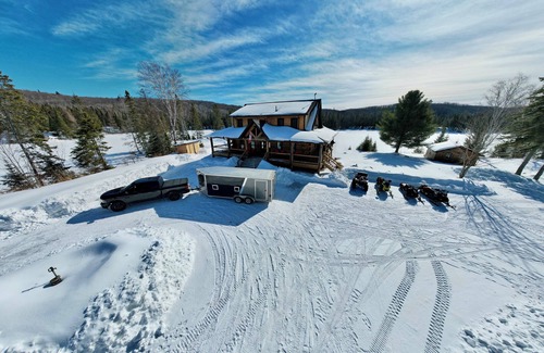 Unorganized North East Parry Sound Cottage | 4 Season Nature Retreat - Winter Playtime