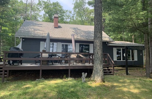 Hillman House | 4 Seasons, Charming Lakefront Cottage on Ess Lake sleeps 10