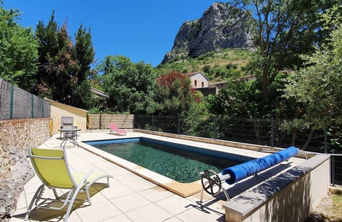 Saint-Jean-de-Bueges Apartment | 4-seater cottage with swimming pool