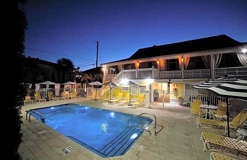 Savannah Beach Hotel | 4-Star Hotel ∙ The Georgianne Inn & Suites