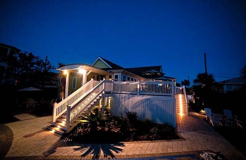 Savannah Beach Hotel | 4-Star Hotel ∙ The Georgianne Inn & Suites