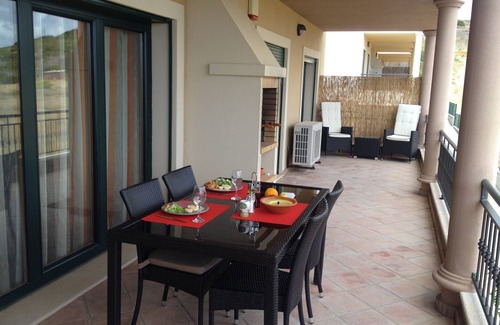 Burgau Apartment | 4-STAR LUXURY 2 BED/2 BATH APARTMENT, POOLS, WIFI, AIR-CON, 5 MINS WALK TO BEACH