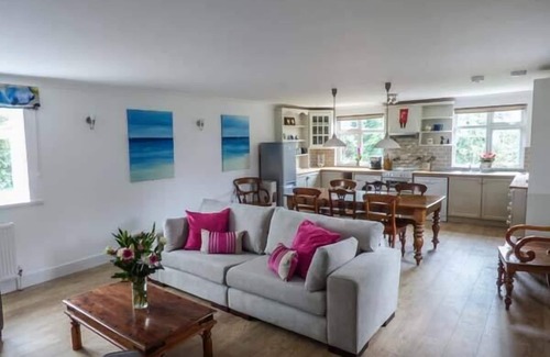 Bembridge Apartment | 4 THE NAB HOUSE, family friendly, luxury holiday cottage in Bembridge