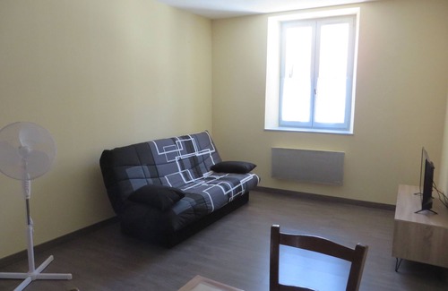 Clairvaux-les-Lacs House | 4 to 6 berth accommodation 10 mi walk from the lake