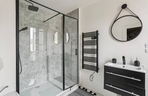 Miroir - Batignolles Apartment | 40 m² Apartment ∙ 1 bedroom ∙ 2 guests