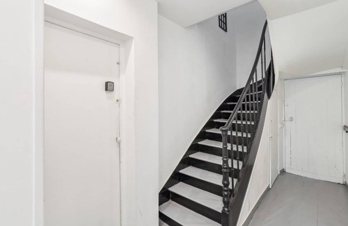 Miroir - Batignolles Apartment | 40 m² Apartment ∙ 1 bedroom ∙ 2 guests