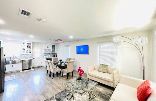 Mayflower Village House | 40% OFF 5B/3B 2 Master Bedrooms Close Pasadena, Rose Bowl, DTLA, Arcadia, etc