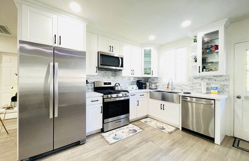Mayflower Village House | 40% OFF 5B/3B 2 Master Bedrooms Close Pasadena, Rose Bowl, DTLA, Arcadia, etc