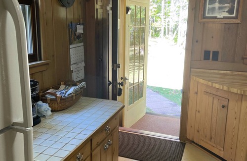Marenisco Cabin | 400 feet of private frontage on Lake Gogebic. Sleeps 10, 4 bed/2 bath.