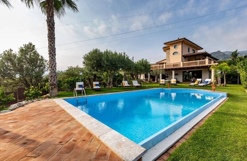 Giardini Naxos Villa | 400 m² Villa ∙ 6 bedrooms ∙ 12 guests