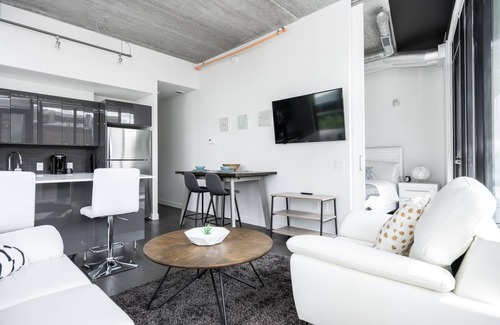 Downtown Winnipeg Condo | (407)Downtown Glasshouse+ Classy 2 Bedroom Condo(311)