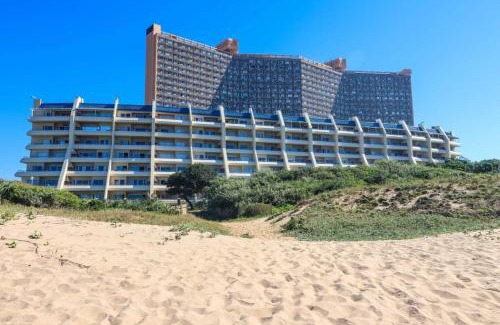 Kingsborough Apartment | 407 L'Escalier Cabanas -Beachfront Paradise