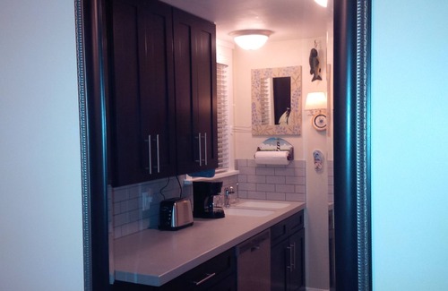 Gold Coast Condo | 408 Twenty Second St. 2nd Floor Unit Block To Beach And Boardwalk