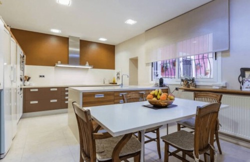 Sant Fost de Campsentelles Apartment | 40m2 suite with double bed and private bathroom.