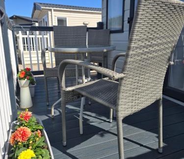 Patrington Haven House | 41 Park Lane Patrington Haven 2 bedrooms sleeps 6 five stars park