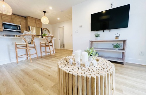 Corridor House | 4169-Quaint, Newly renovated