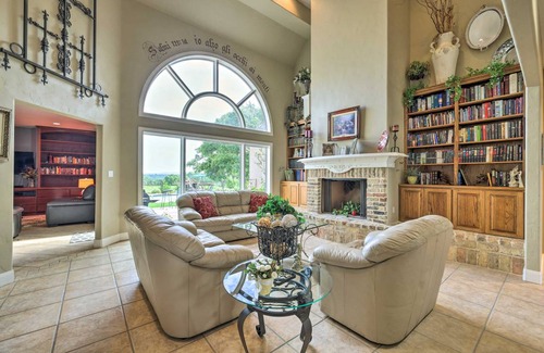 Spring Branch House | 418 m² House ∙ 4 bedrooms ∙ 8 guests
