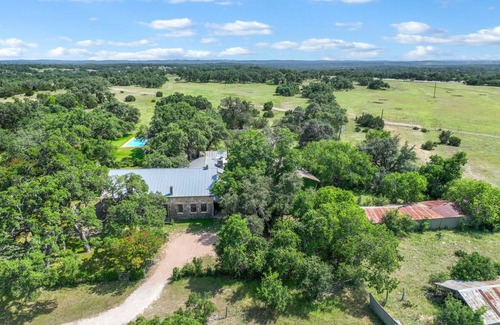 Spring Branch House | 418 m² House ∙ 6 bedrooms ∙ 20 guests