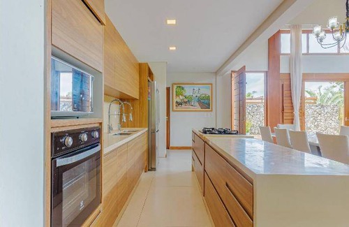 Itacimirim House | 424 m² House ∙ 4 bedrooms ∙ 12 guests