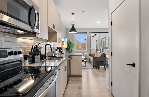St. Anthony West Apartment | 426 Huck Minneapolis