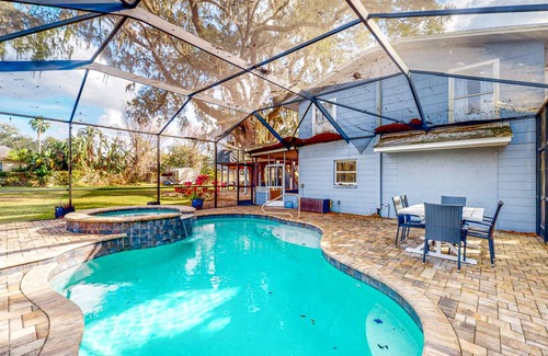 Plant City House | 426 m² House ∙ 8 bedrooms ∙ 22 guests