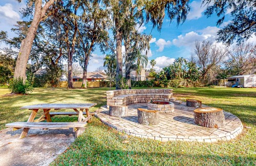 Plant City House | 426 m² House ∙ 8 bedrooms ∙ 22 guests
