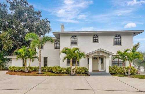 Allen's Ridge House | 429 m² House ∙ 8 bedrooms ∙ 16 guests