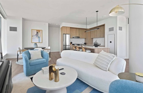The Loop Apartment | 43 Fl World-Class Escape w/Breathtaking Lake Views
