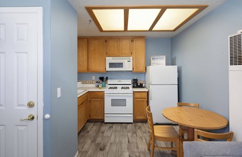 Oceano Condo | 444 Pier Ave. #302: 1 BR, 1 BA in Oceano, Sleeps 4