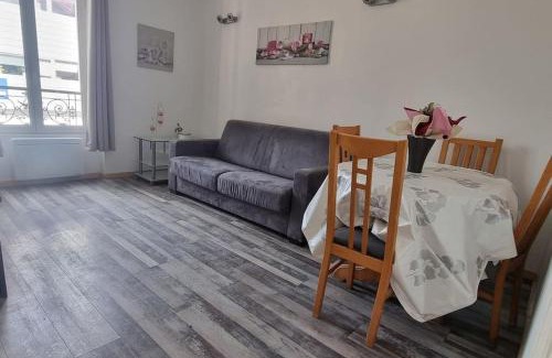 Corbeil-Essonnes Apartment | 45 m2 au Centre Ville - Les bougies