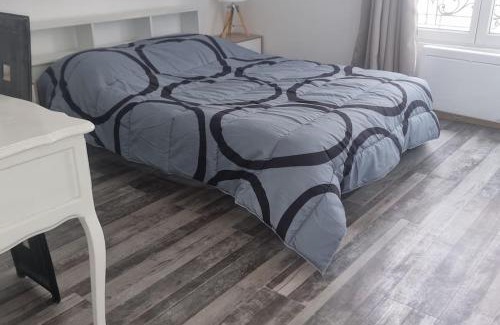 Corbeil-Essonnes Apartment | 45 m2 au Centre Ville - Les bougies