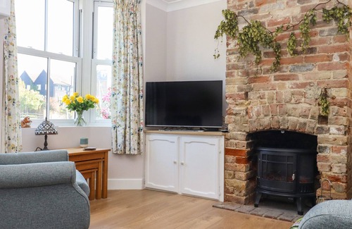 Faversham Cottage | 46 BY THE CREEK, family friendly, with a garden in Faversham
