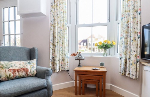 Faversham Cottage | 46 BY THE CREEK, family friendly, with a garden in Faversham