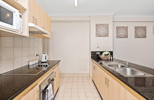 East Perth Apartment | 46 Hay St Hideaway Central 2BR+parking