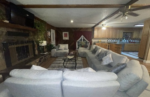 Marianna House | 4652- Cheerful 3 Bedroom luxury home the caverns state Park
