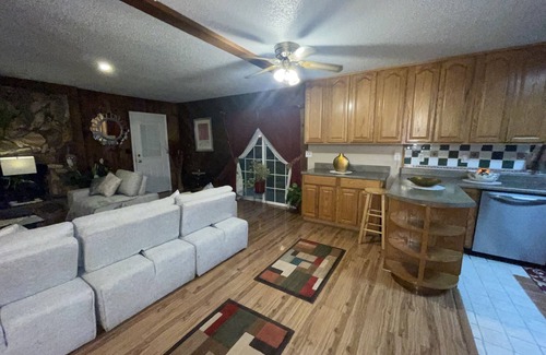 Marianna House | 4652- Cheerful 3 Bedroom luxury home the caverns state Park