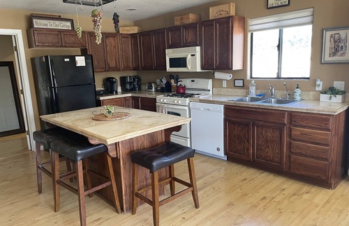 Templeton House | 46W/Winery close, Bocce! Perfect for 1 couple, multi-adult, family! Dog Friendly