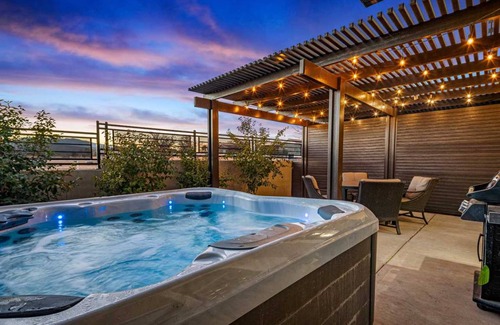 Ivins House | 470 m² House ∙ 8 bedrooms ∙ 29 guests