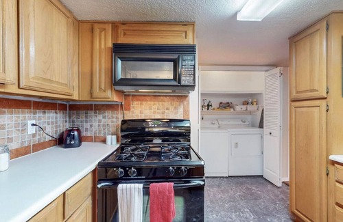 Sawmill Area House | 4bd/2.5ba|Near SawMill &Old Town