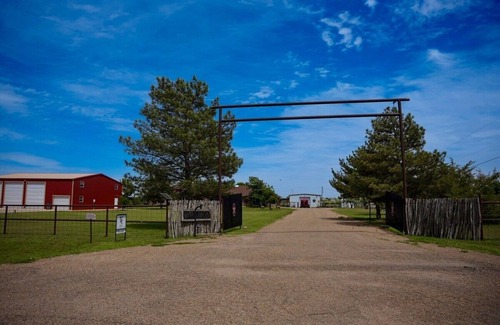 Amarillo House | 4BD, 3bath, W/Hot Tub, RV Hook-Up