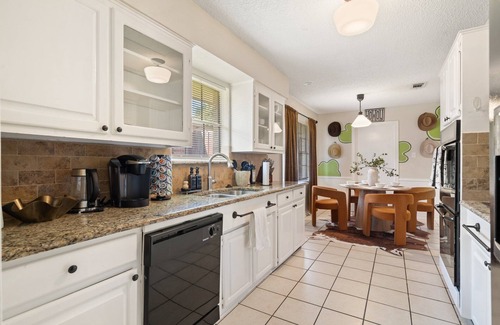 Irving House | 4bd Near Airport & Downtown - Volleyball - Games