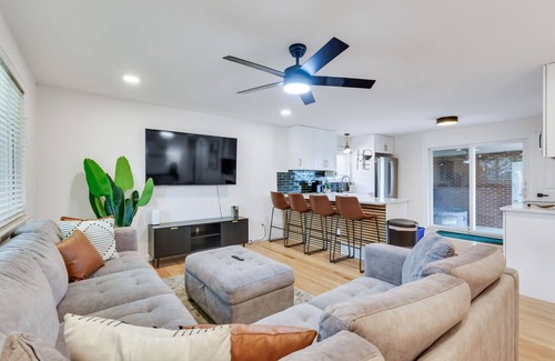 Arvada Plaza Area House | 4BD Near DT - Hot Tub, Pingpong & Backyard Fun